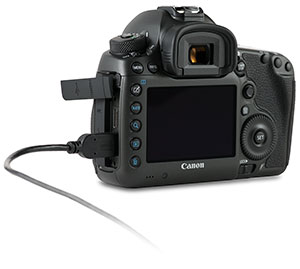 Canon 5Ds with USB 3.0 cable in side port with door open