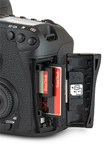 Canon 7DII Dual slots for SD and CF cards