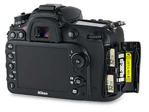 Nikon D7200 SD card door open